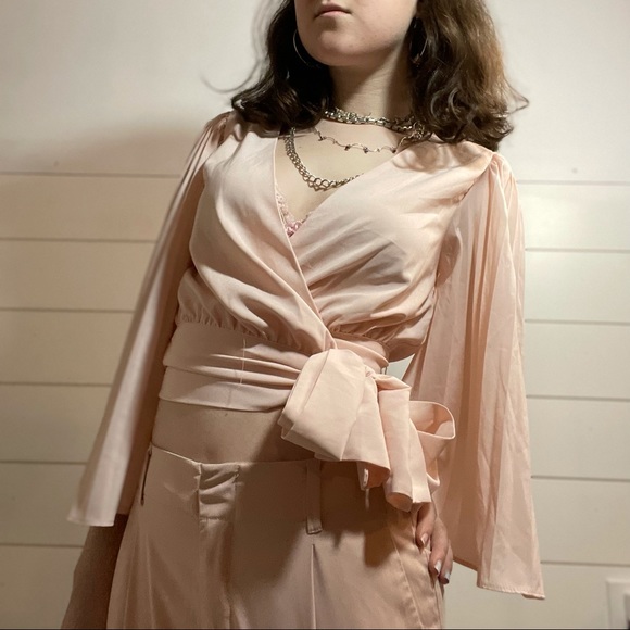 Pink bell sleeve blouse - Picture 6 of 8